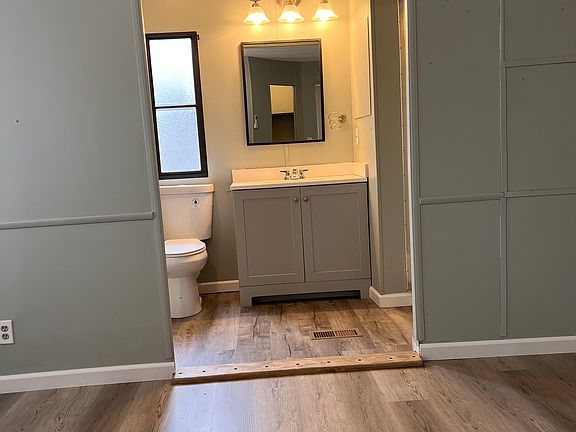 5th image of 42 Old White St