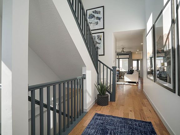 The Serramonte - Foyer