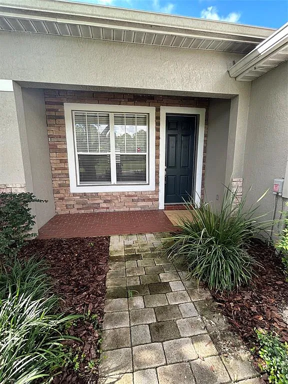 3 bed, 3.5 bath, 2087 sqft, $2,400 — Photo 2