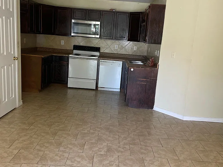 3801 York St #2600 — Photo 3