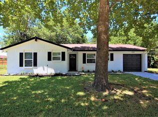 905 Downing St, Forney, TX 75126