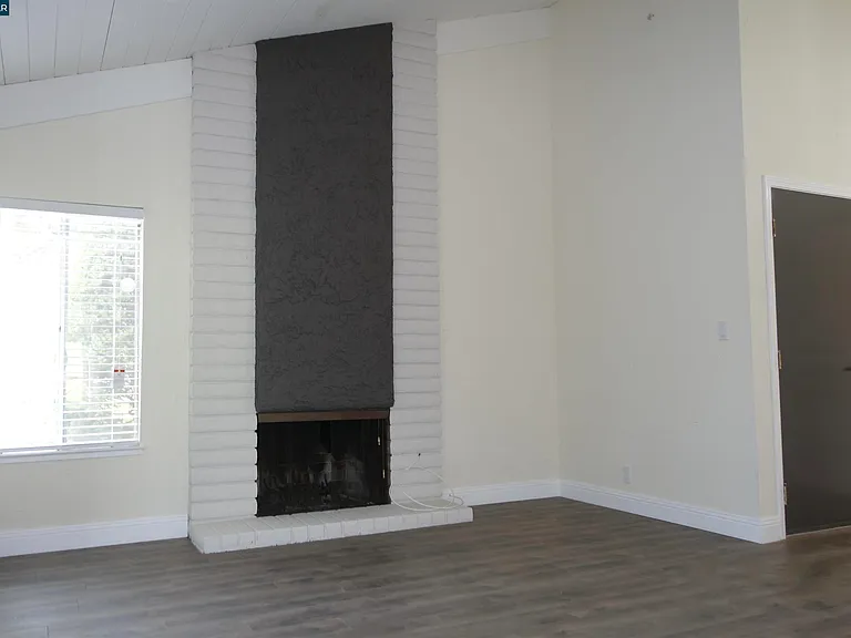 112 Marchbanks Ct — Photo 4