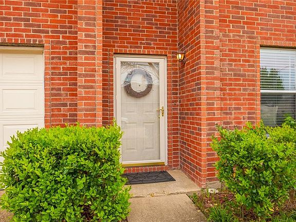 3rd image of 2809 Meadowlark Dr