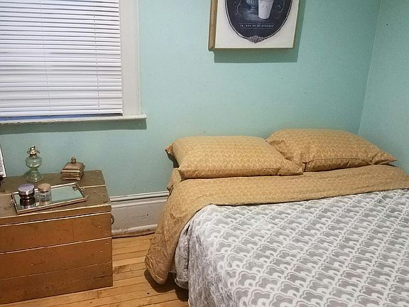 3rd image of 919 E Clarke St APT 2