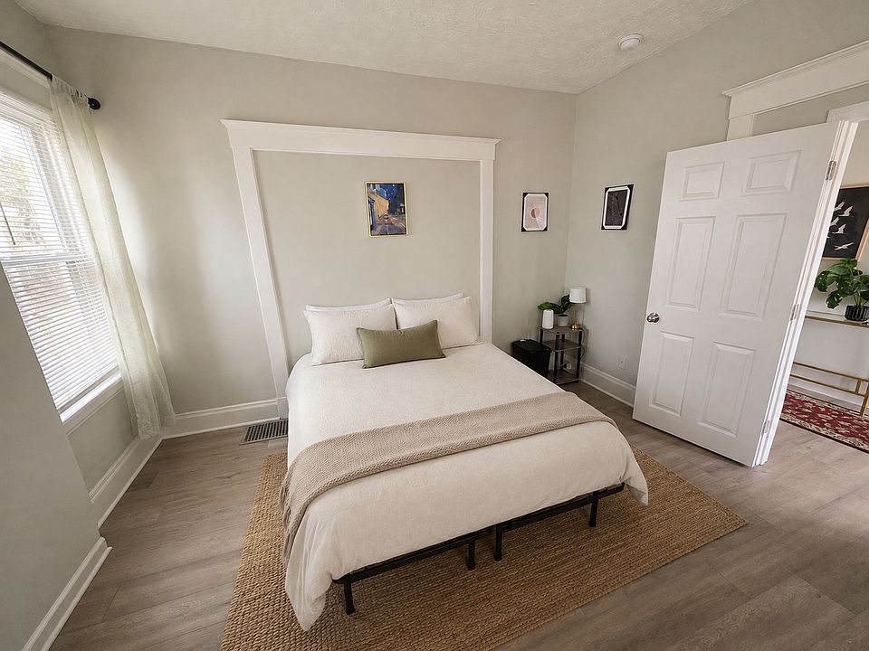 1st image of 3552 Woodburn Ave Room 4