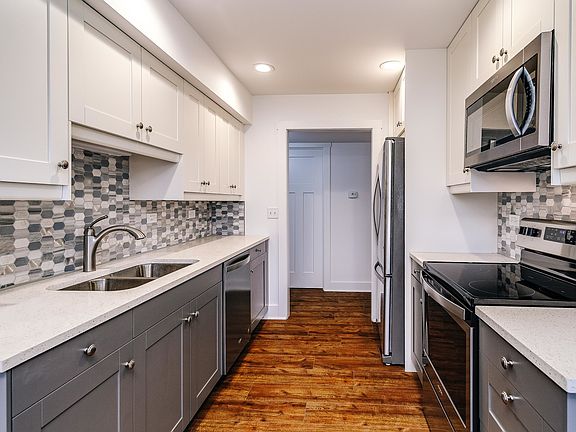 5th image of 1400 N Yarmouth Pl APT 105