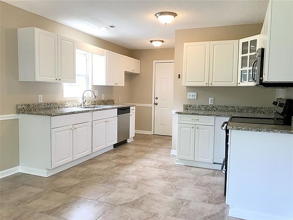 5th image of 261 Riverrun Dr