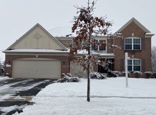 2784 McDuffee Cir, North Aurora, IL 60542