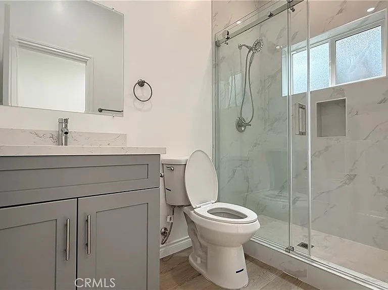 656 E E St #I — Photo 7