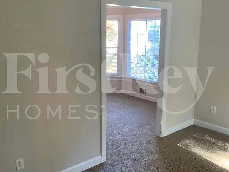 1395 Oakengate Dr — Photo 7