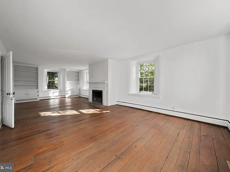 1025 N Chatham Rd — Photo 15
