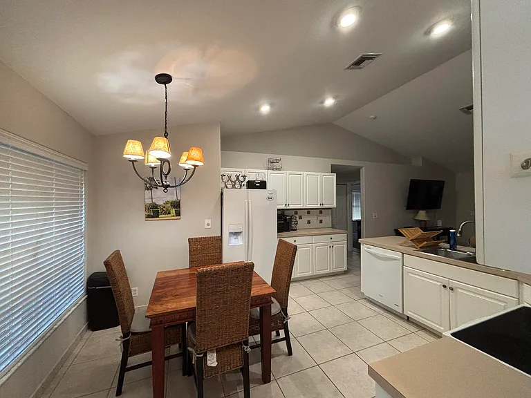 1094 Raintree Ln — Photo 5