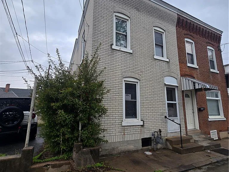 1437 Webster St — Photo 1