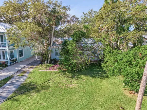 520 N Riverside Dr, New Smyrna Beach, FL 32168