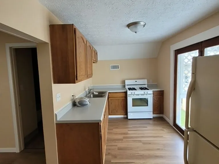 1411 E Harper Ave — Photo 4