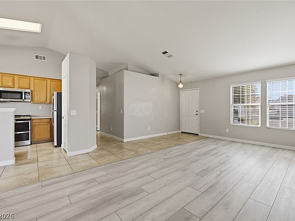 2nd image of 3016 Robincrest Ct