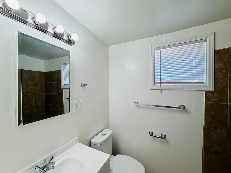 The Derby Apartments — Photo 9