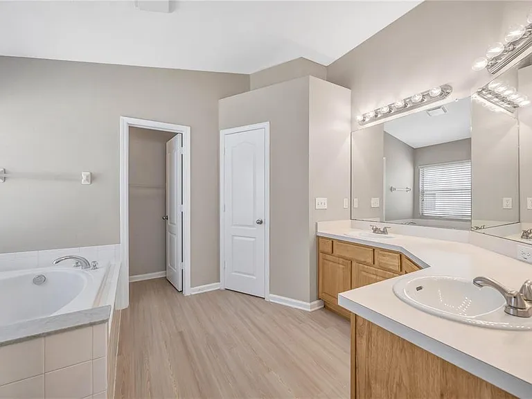 30435 Annadale Dr — Photo 41