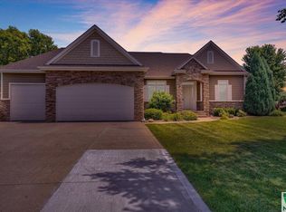 429 Riviera Cir, Dakota Dunes, SD 57049