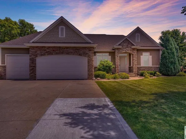 429 Riviera Cir, Dakota Dunes, SD 57049