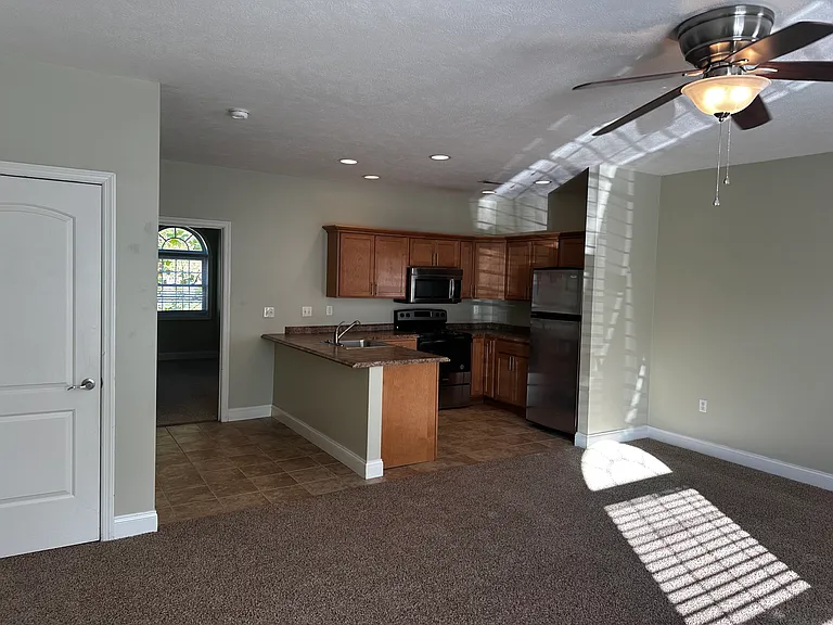 1000 Creekview Ln #1101 — Photo 2