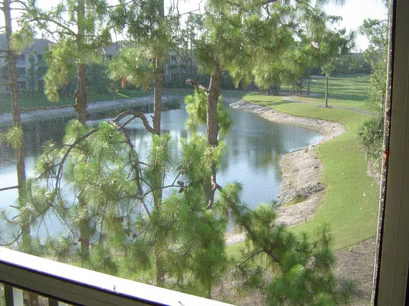 8239 Parkstone Pl APT 305, Naples, FL 34120