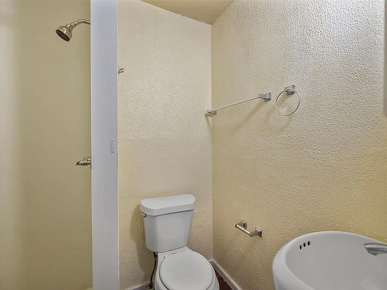 510 Munger St #A — Photo 6