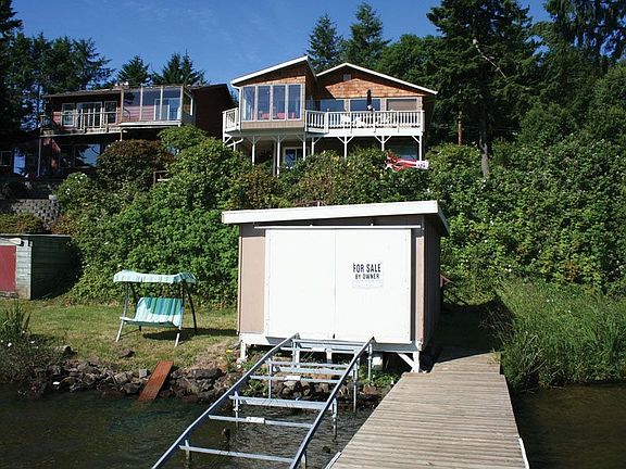 4th image of 2830 NE Lake Dr