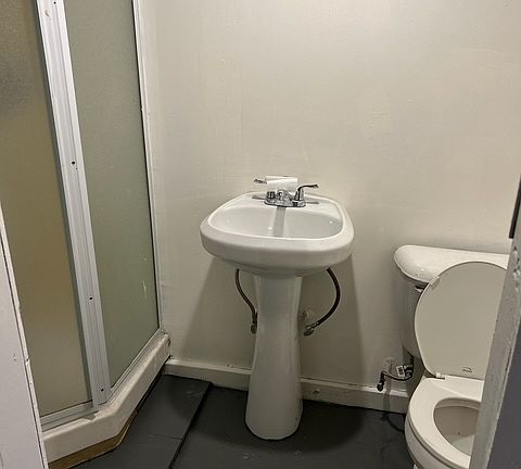 5th image of 1213 Montrose Ave #1