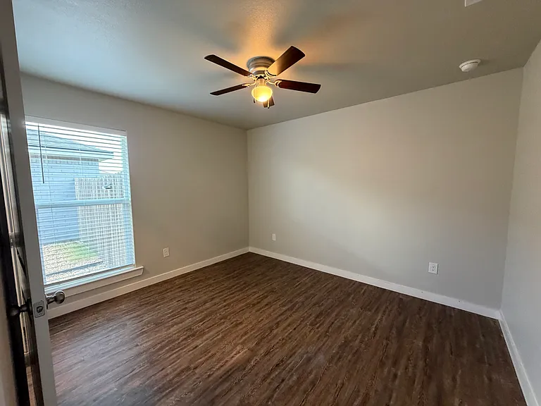 2911 Abbeville Ave — Photo 23