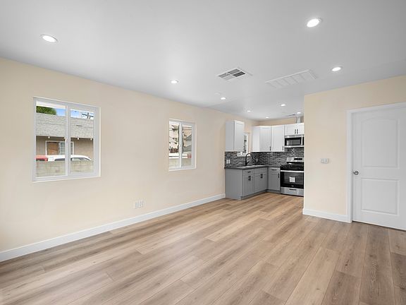 2nd image of 6107 Hazelhurst Pl #B
