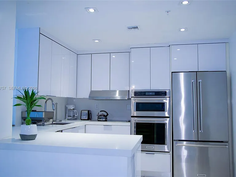 5601 Collins Ave #1614 — Photo 4
