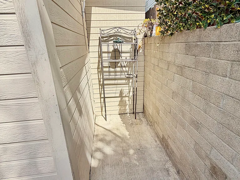 1061 20th St — Photo 16