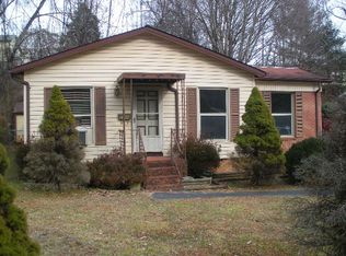 1006 8th St, N Wilkesboro, NC 28659