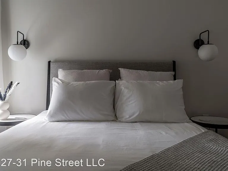 Luxury On Pine — Photo 16