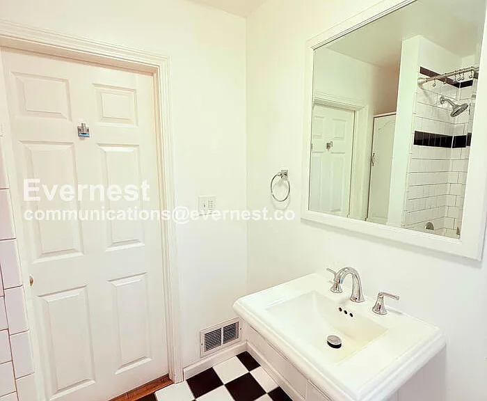 1557 Leroy St — Photo 27