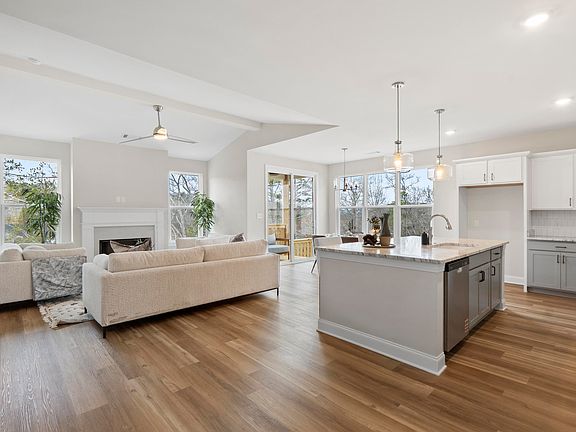 4th image of 6933 Mercedes Ln