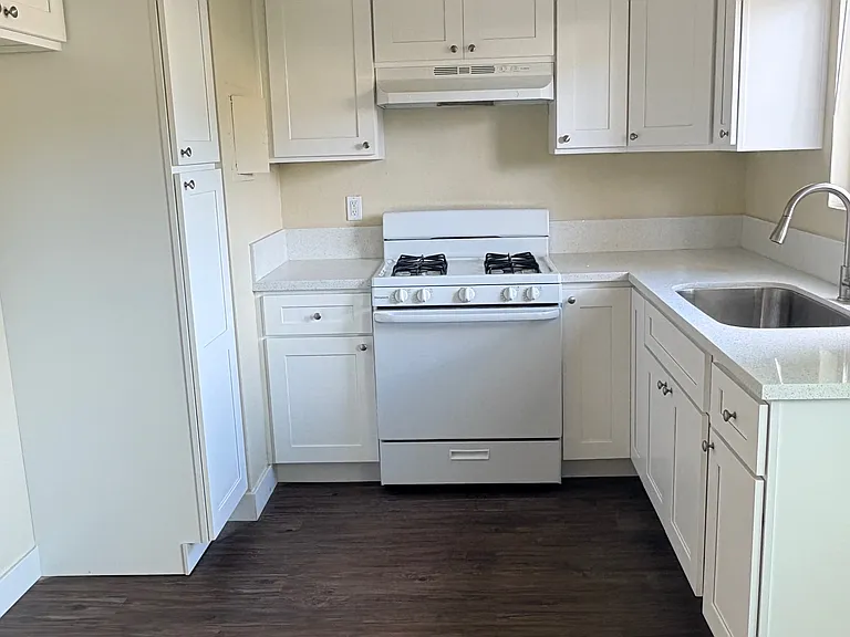 986 Lorraine Pl #31 — Photo 3