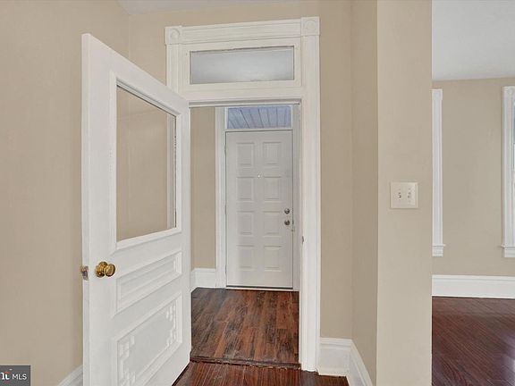 4th image of 1420 W Market St