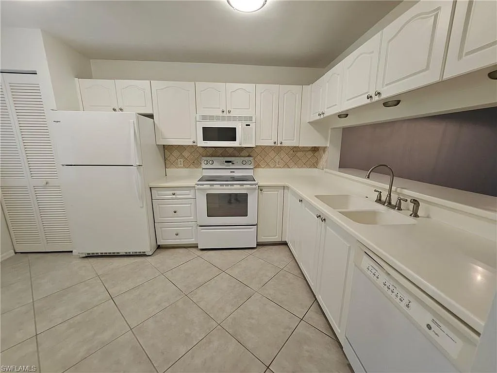 2 bed, 2.0 bath, 1100 sqft, $2,100 — Photo 3
