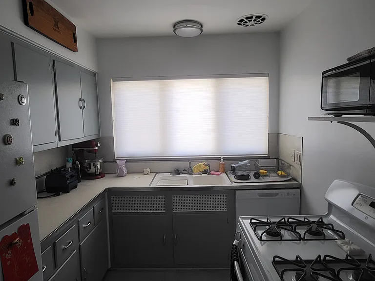 1298 Cryer Ave #2 — Photo 4