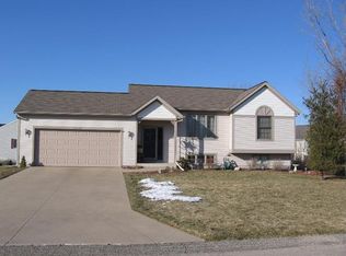 11557 Ridgeway Dr, Holland, MI 49424