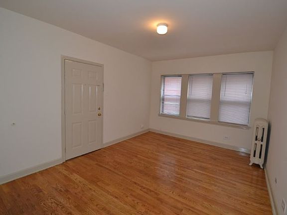 5th image of 5748 N Winthrop Ave APT 201