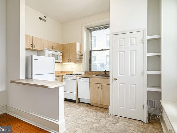 2nd image of 1530-32 Spruce St #223