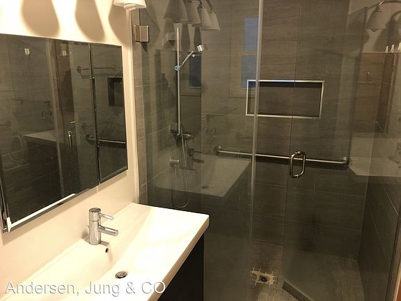 3rd image of 821 Jackson St APT 2