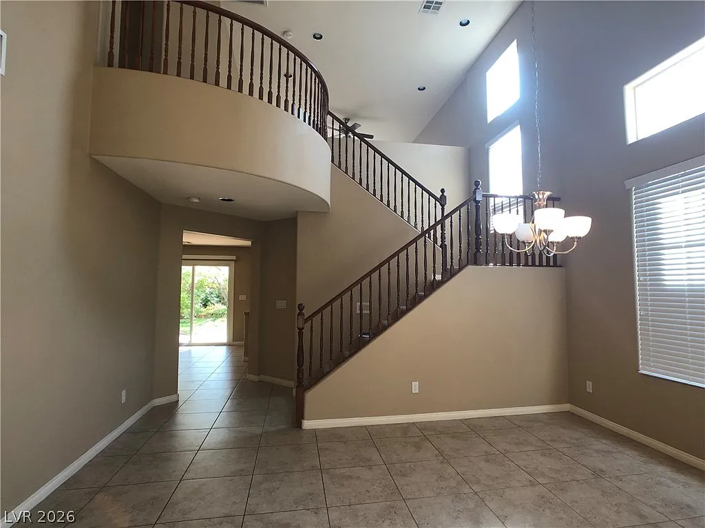 4 bed, 2.5 bath, 2704 sqft, $2,800 — Photo 4