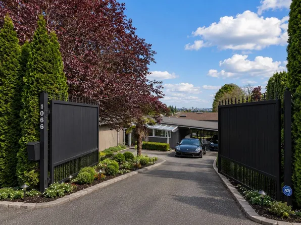1066 Palmerston Ave, West Vancouver, BC V7S 2J3