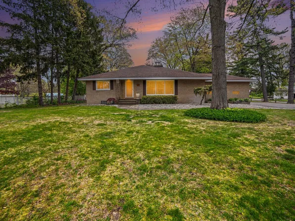 204 N Fruitport Rd, Spring Lake, MI 49456
