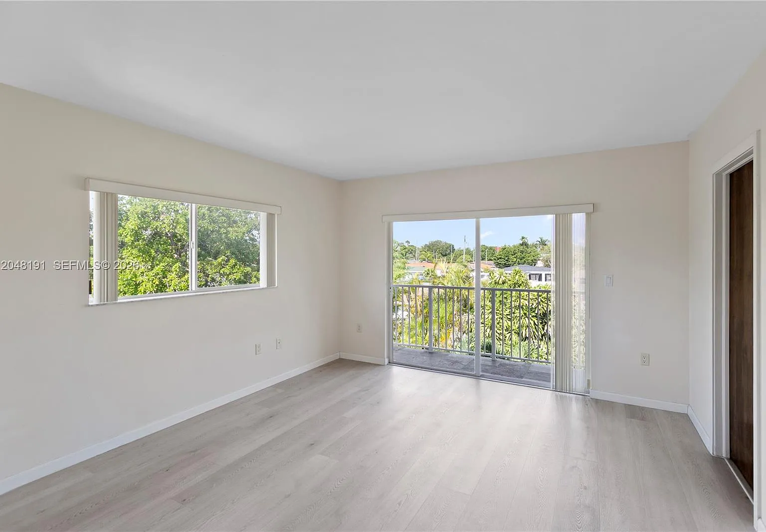 3 bed, 2.5 bath, 2200 sqft, $5,300 — Photo 2