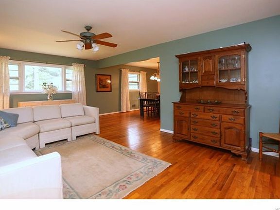 3rd image of 26 Claremont Ln